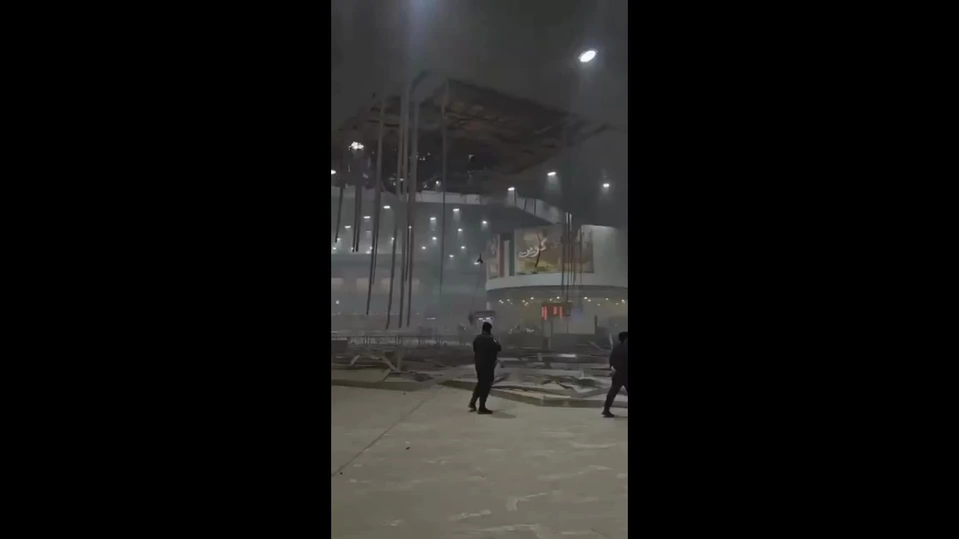 Sân bay quốc tế Kuwait dính đòn không kích