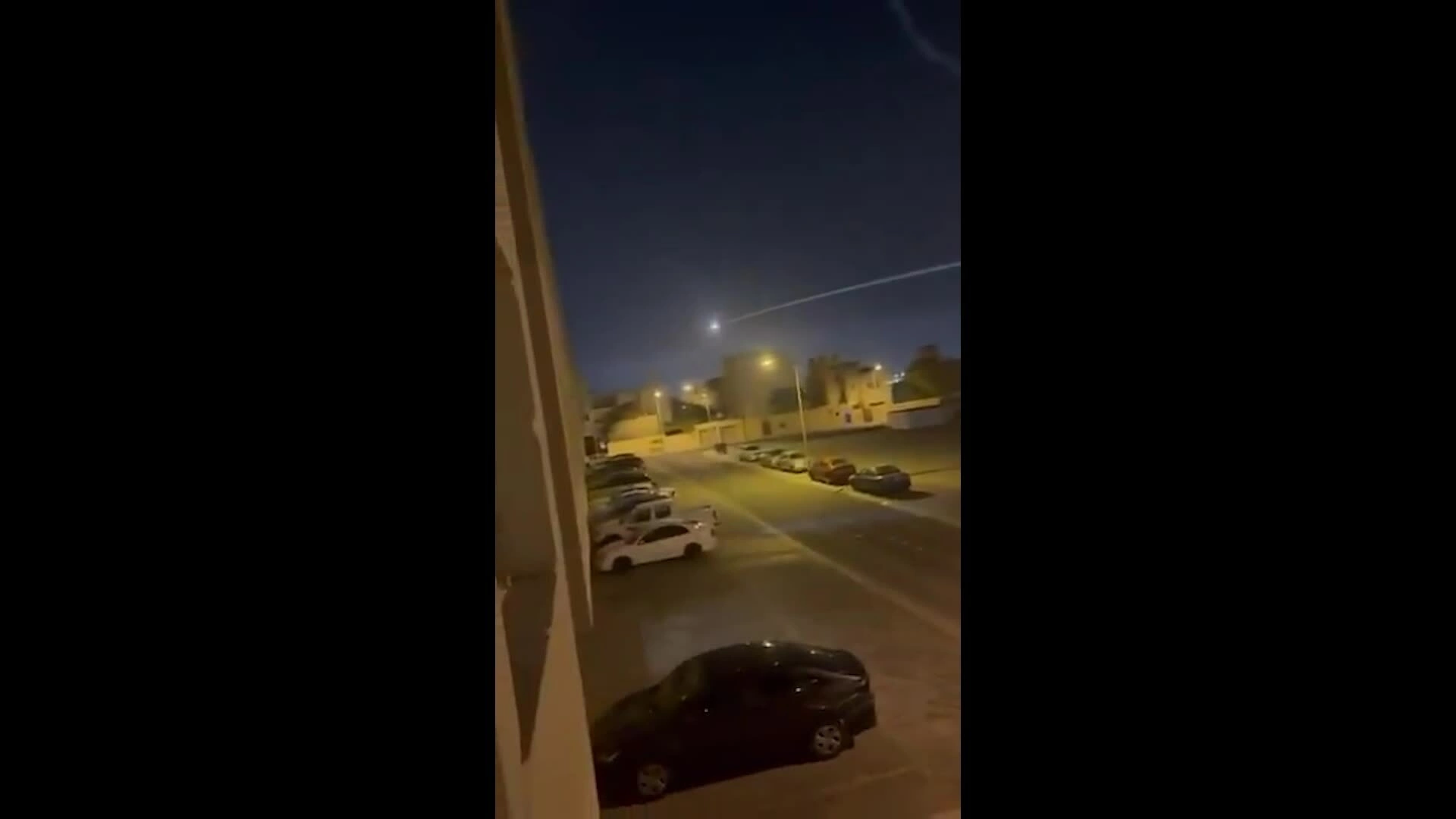 'Tên lửa Patriot' nghi gặp sự cố, lao xuống khu dân cư