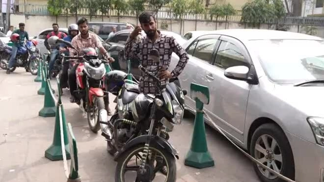 Châu Á khan xăng 1