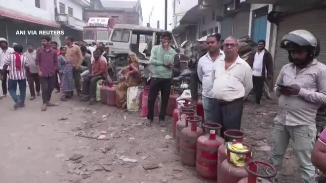 Châu Á khan xăng 2