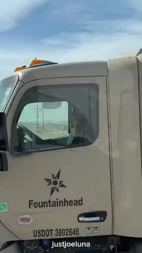 Xe siêu trường tự chuyển hàng không cần tài xế