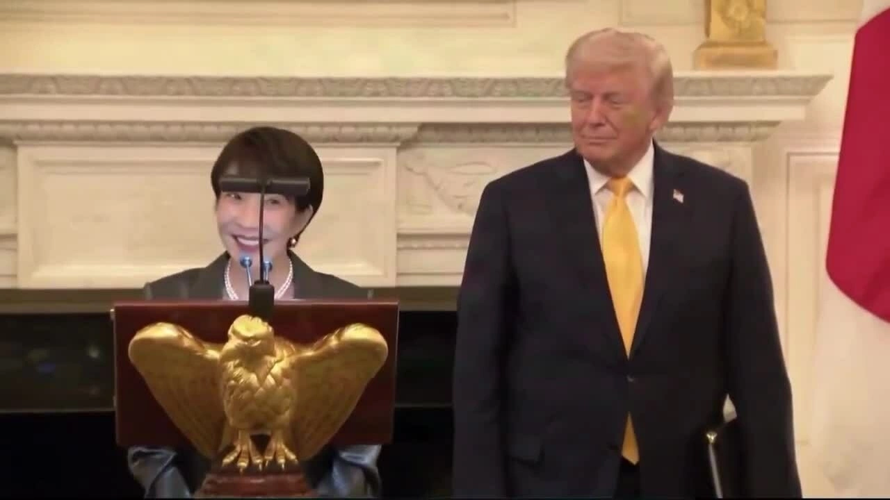 Thủ tướng Nhật Bản khen Barron Trump đẹp trai giống bố