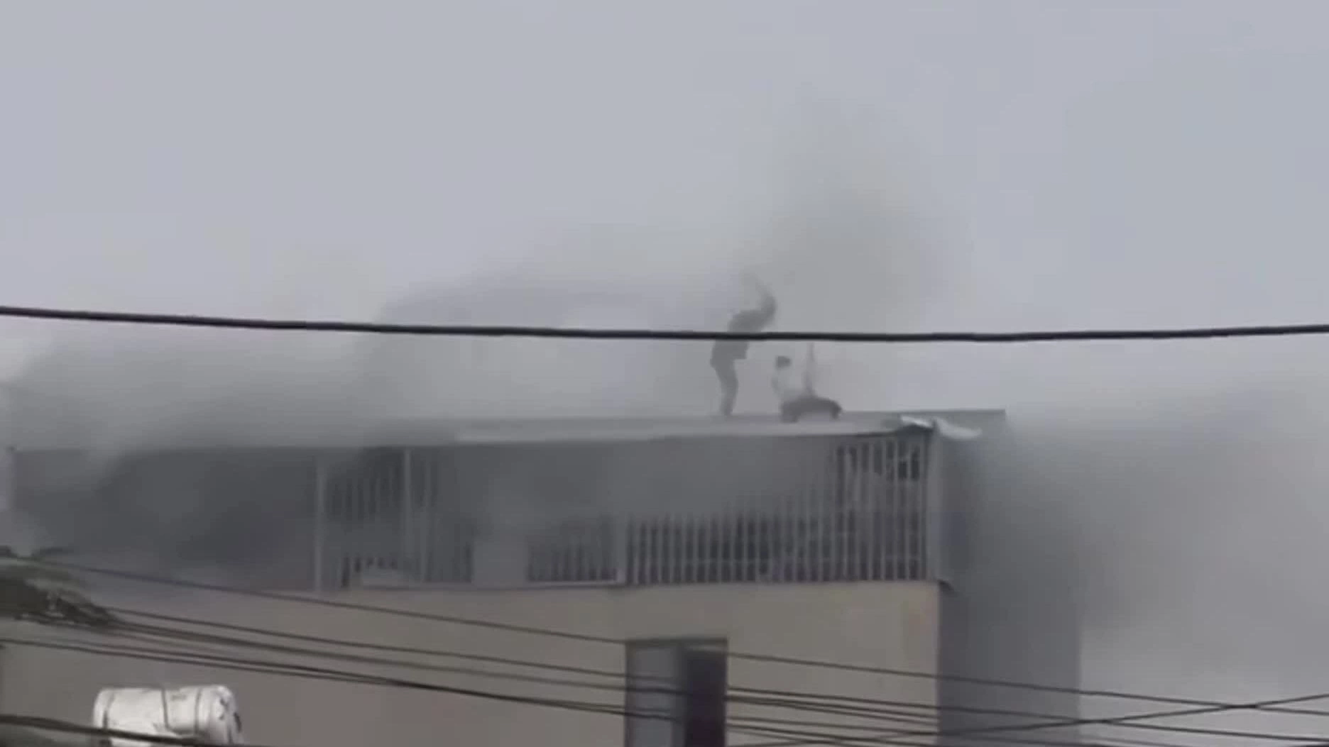 Cháy nhà trong ngõ ở Hà Nội, 7 người thoát nạn