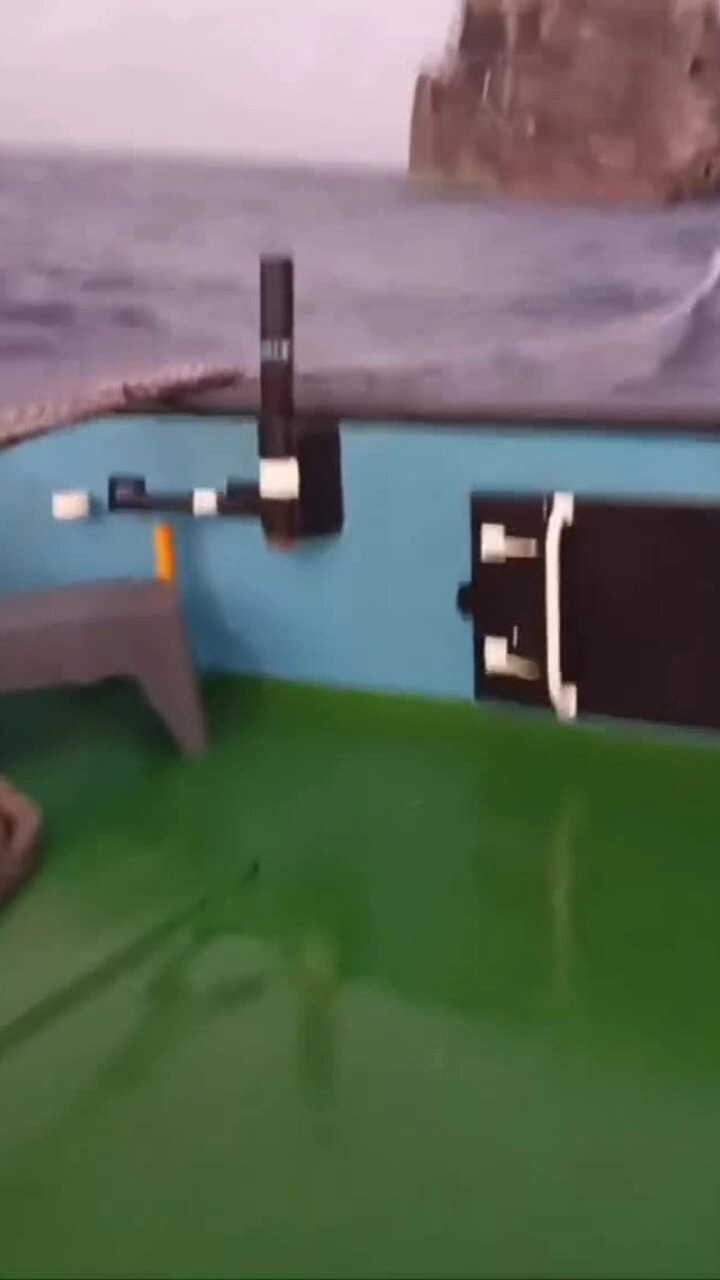 Libya dỡ hàng từ tàu Nga chở 60.000 tấn khí đốt trôi dạt trên biển