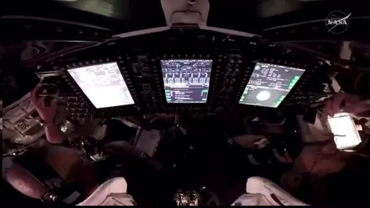 Phi hành gia Artemis II mang iPhone vào vũ trụ