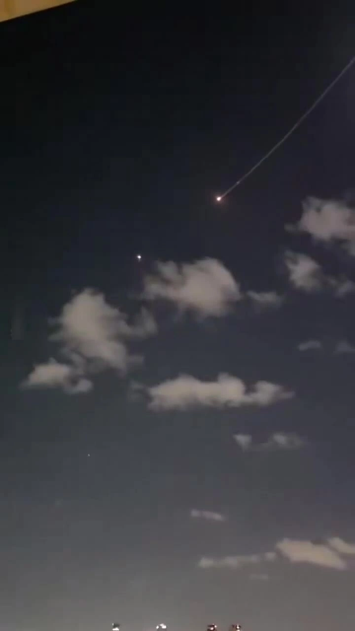 Xuất hiện video 'tên lửa Iran tránh đạn phòng không Israel'