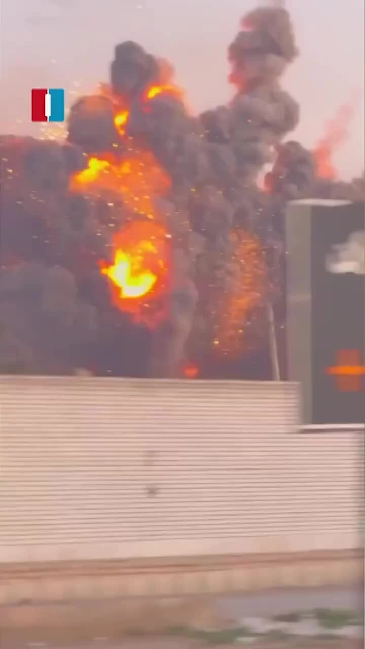 Khoảnh khắc các địa điểm ở Iran phát nổ như quả cầu lửa