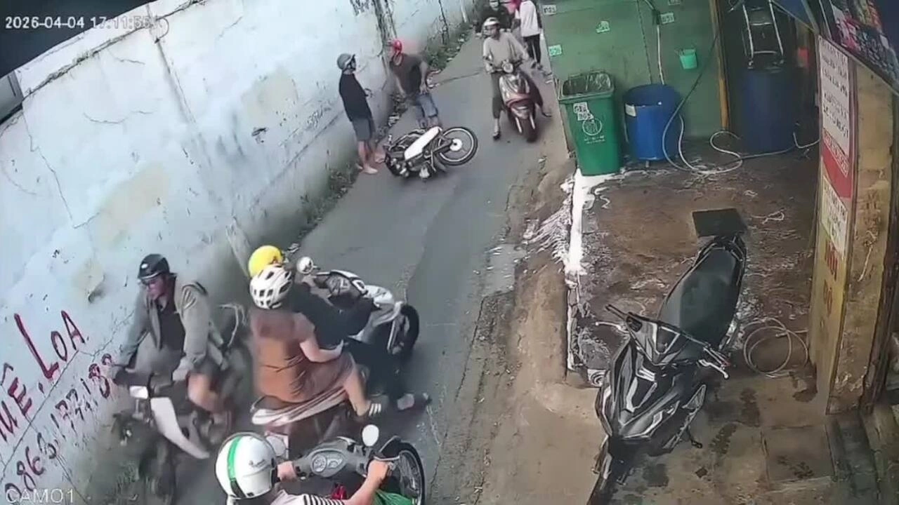 Bị đánh gục khi can ngăn cãi vã sau va chạm giao thông