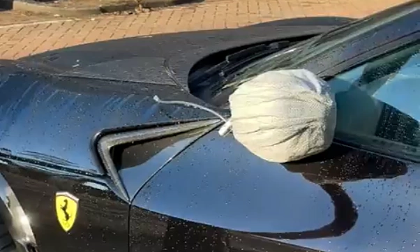 Tài xế nhà giàu lắp khóa chống trộm gương chiếu hậu