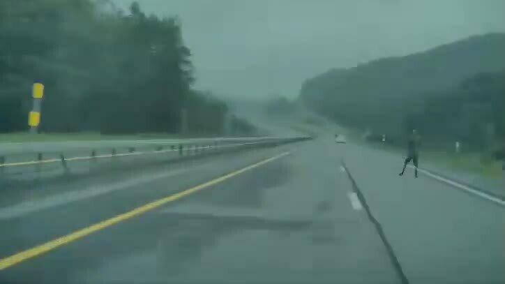 Elon Musk: 'Hệ thống lái tự động cứu người mà vẫn bị kiện'