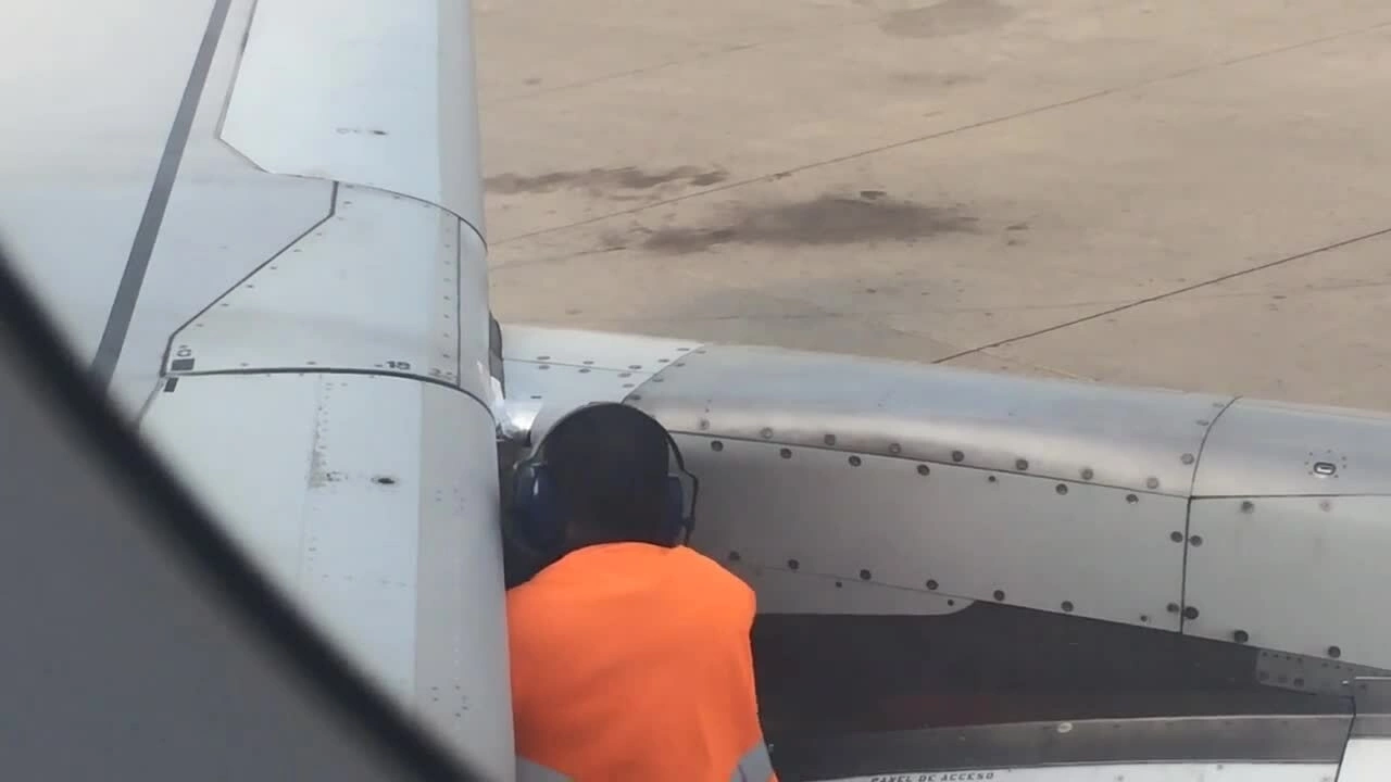 Loại băng dính chuyên dụng dùng để vá thân máy bay