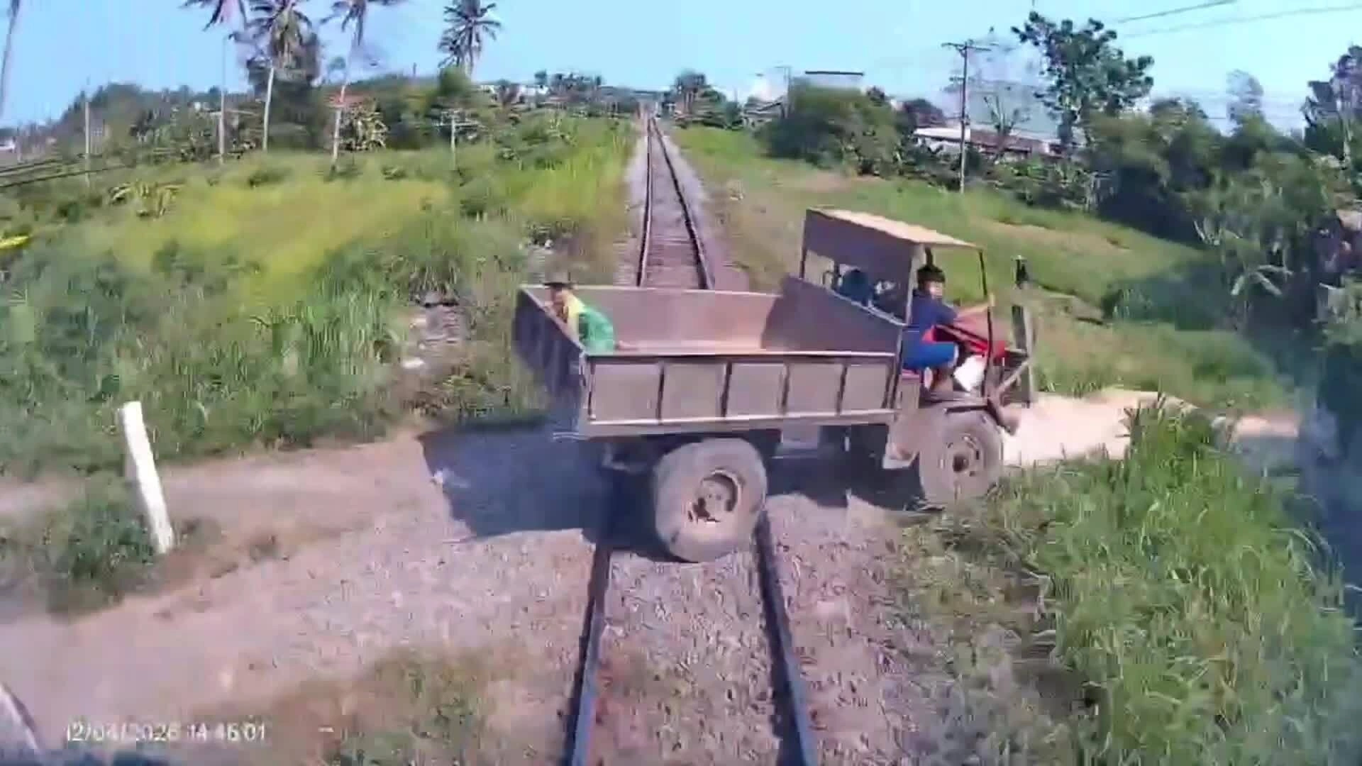 Tai nạn từ việc phớt lờ tiếng còi tàu