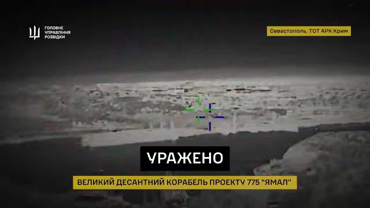 Ukraine đăng video tập kích hai tàu đổ bộ Nga tại Crimea