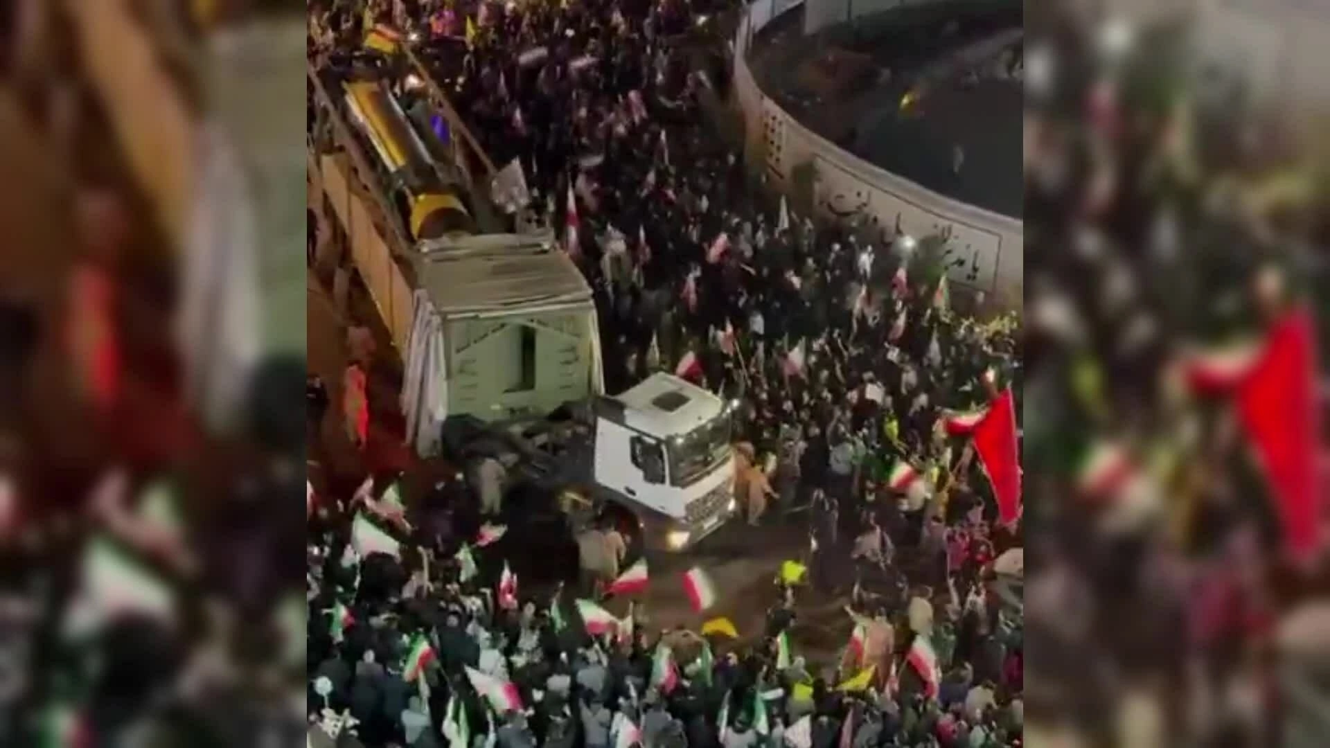 Iran diễu hành bệ phóng tên lửa đạn đạo tại Tehran