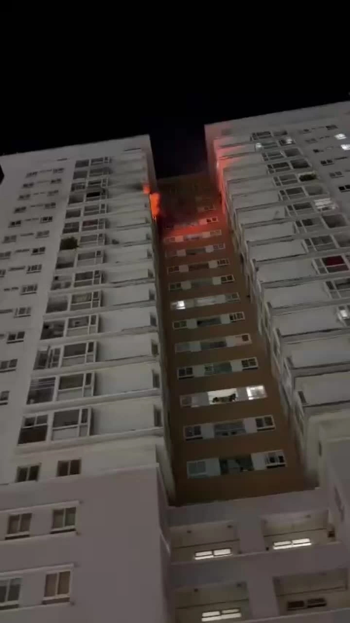 Căn hộ chung cư số 2 Nguyễn Hữu Cảnh, phường Rạch Dừa cháy