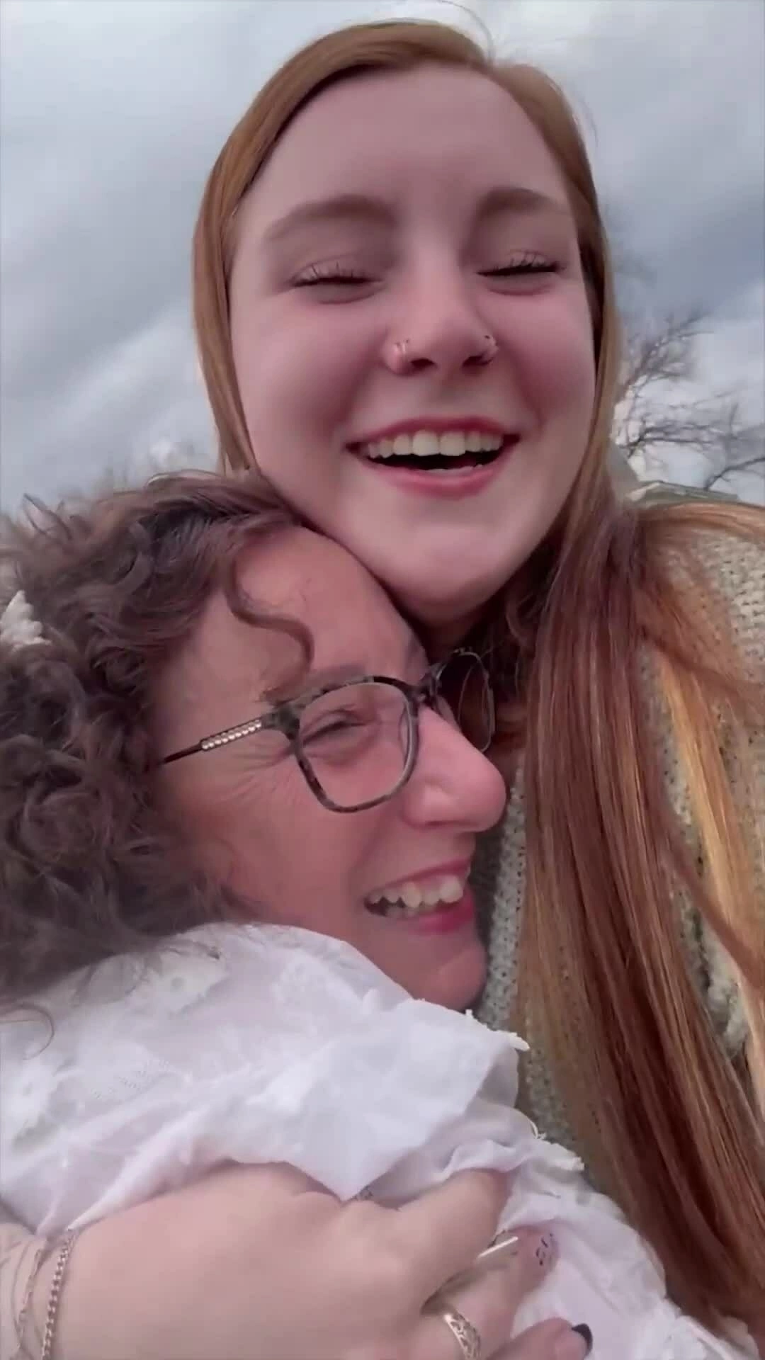 Cô gái làm cùng lúc ba việc, tiết kiệm để mua lại nhà của bà ngoại