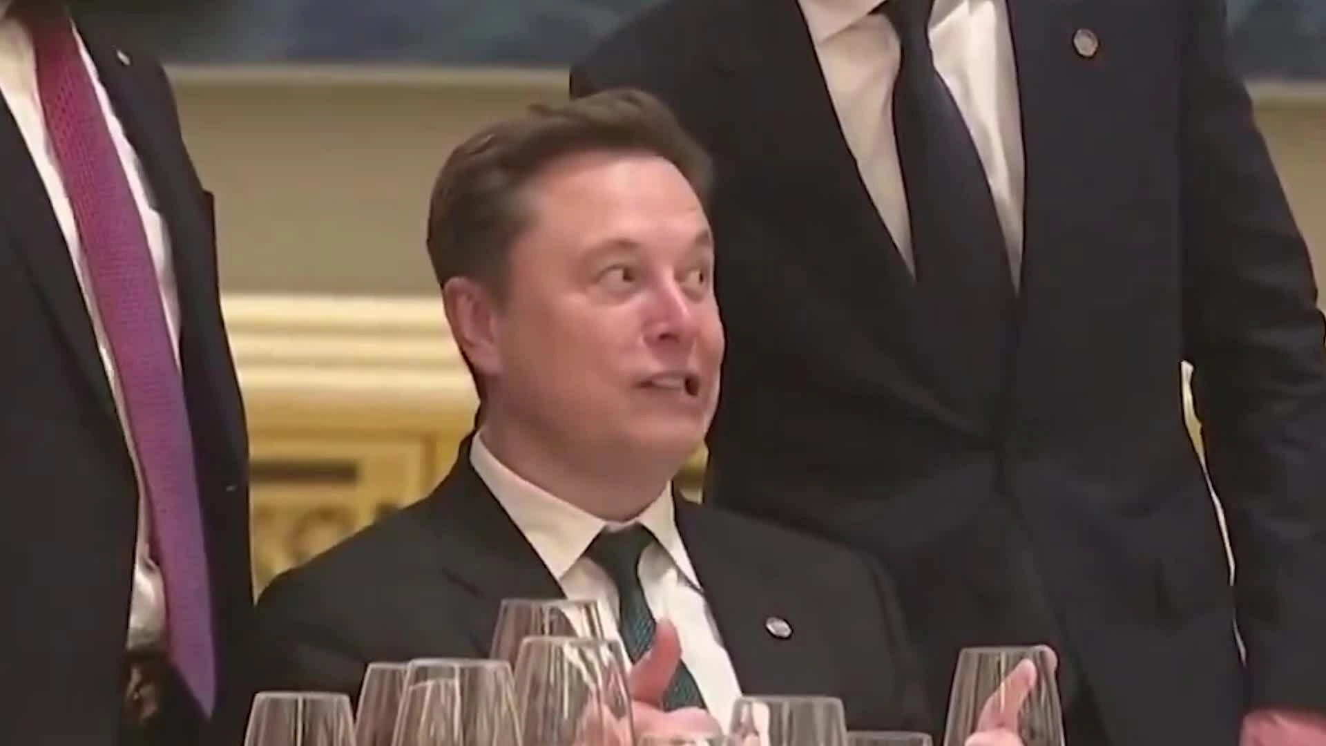 Những hình ảnh gây sốt của Musk trong chuyến thăm Trung Quốc