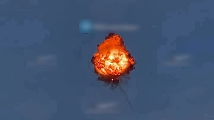 Ukraine tập kích UAV lớn chưa từng có vào Nga, 4 người thiệt mạng