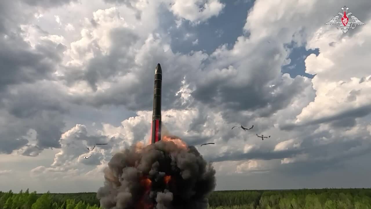 Khoảnh khắc ICBM, tên lửa siêu vượt âm Nga khai hỏa trong diễn tập hạt nhân