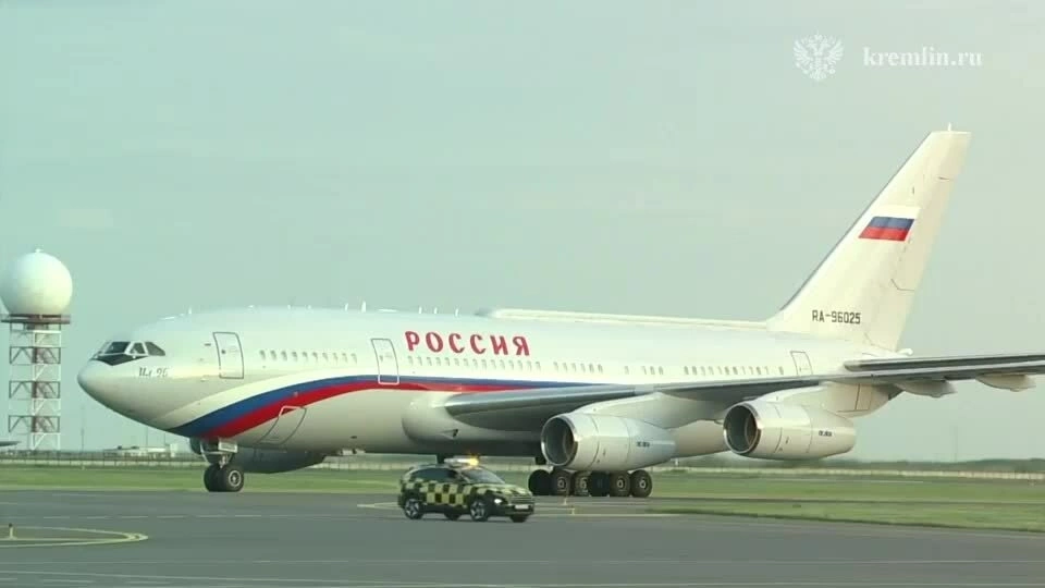 Kazakhstan điều tiêm kích hộ tống chuyên cơ chở ông Putin