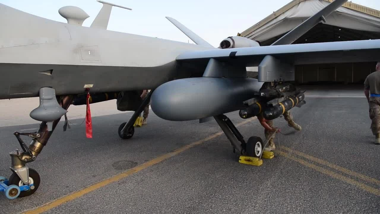 Mỹ có thể đã mất hai UAV vì mảnh vỡ tên lửa Iran