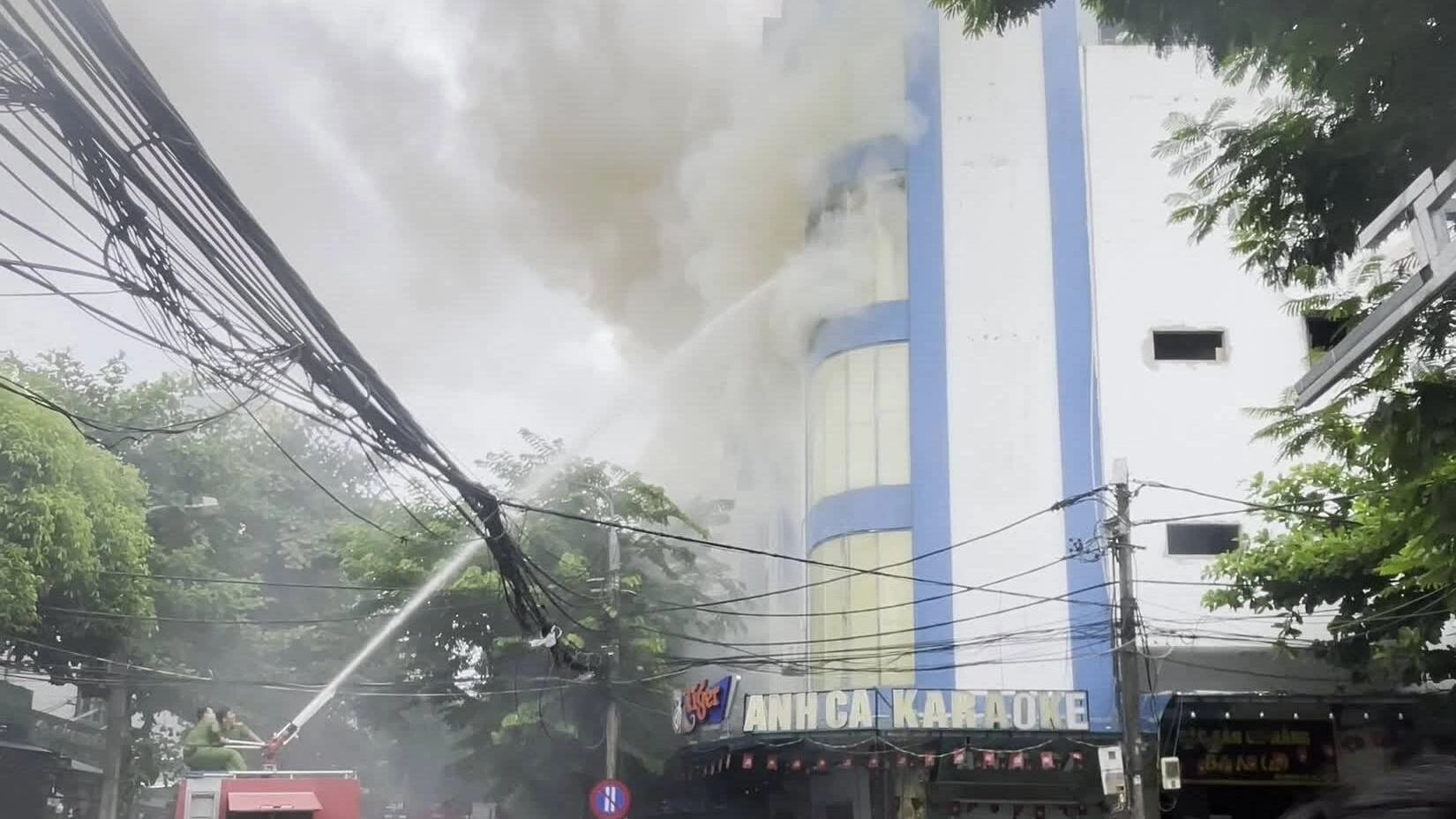 Video cháy quán karaoke tại Đà Nẵng