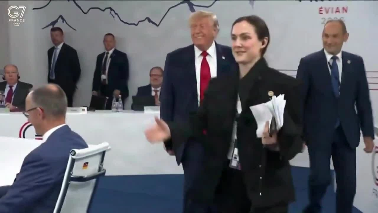 Ông Trump nói đùa 'tôi là sếp' khi đến muộn cuộc họp của G7