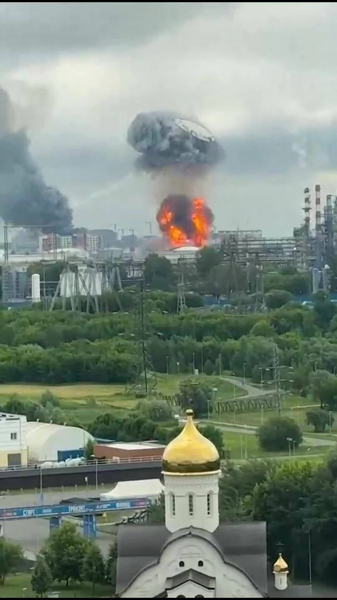 Khói lửa ở thủ đô Nga sau đòn tập kích của Ukraine