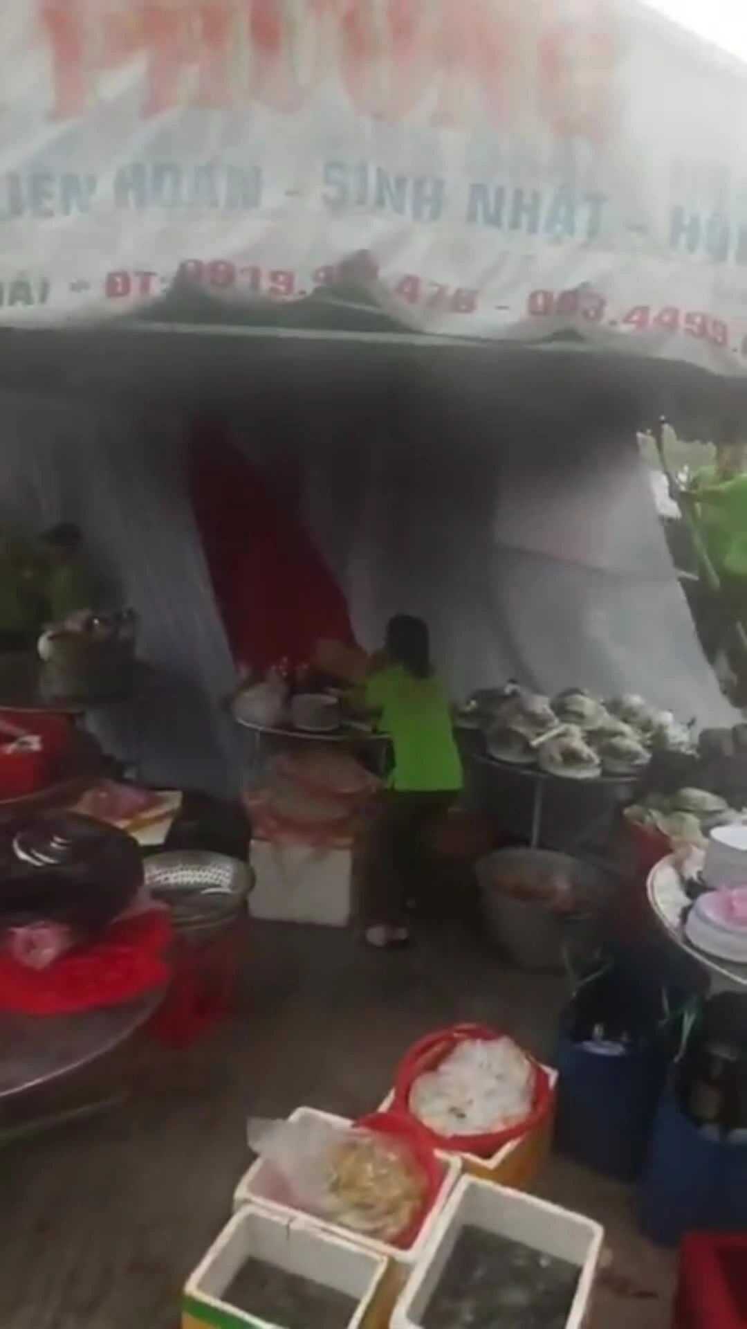 Lốc xoáy gây tốc mái trụ sở nhà nước ở Lâm Đồng