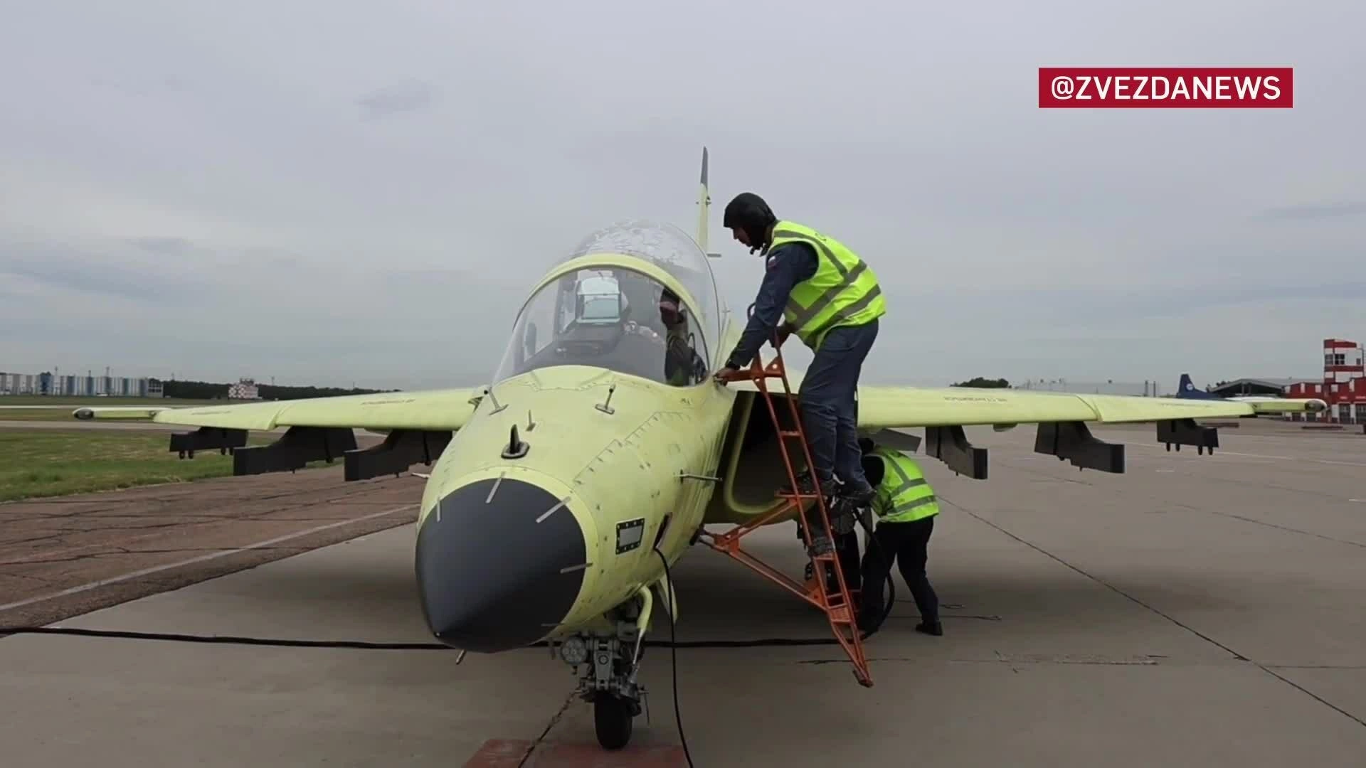 Phiên bản chiến đấu cơ của máy bay Yak-130 lần đầu bay thử