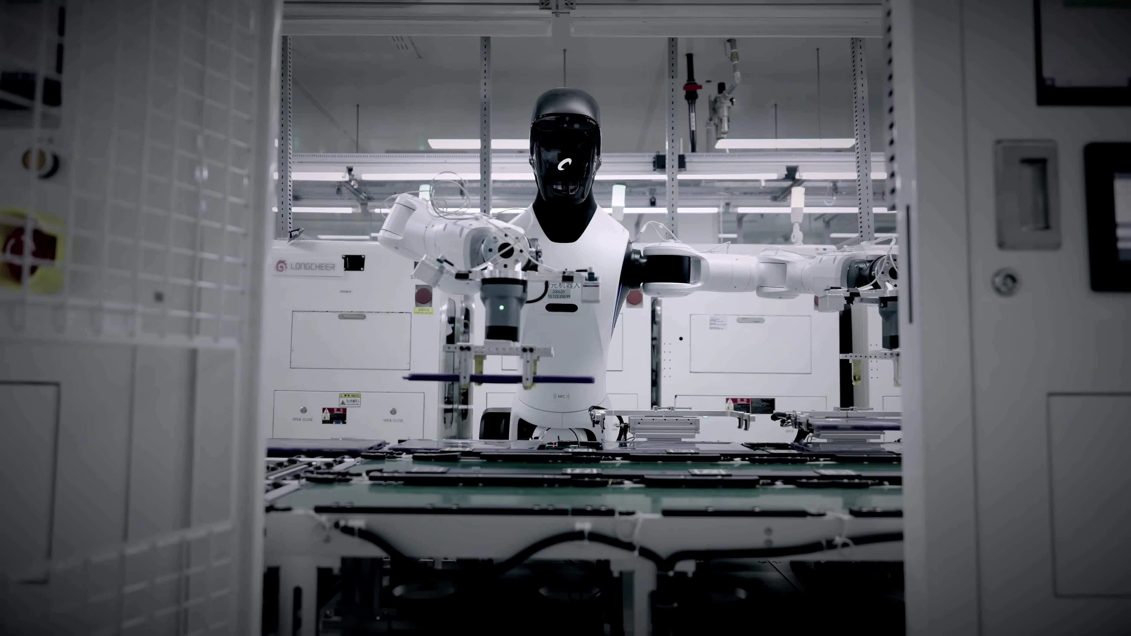 Robot hình người làm việc 6 ngày, sai sót 0,01%