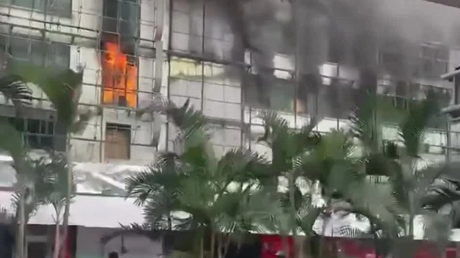 Cháy siêu thị điện máy bỏ không ở Hà Nội