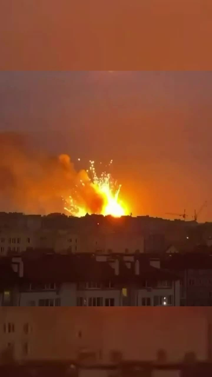 Nga tập kích Kiev, khiến 'kho tên lửa Ukraine' phát nổ dữ dội