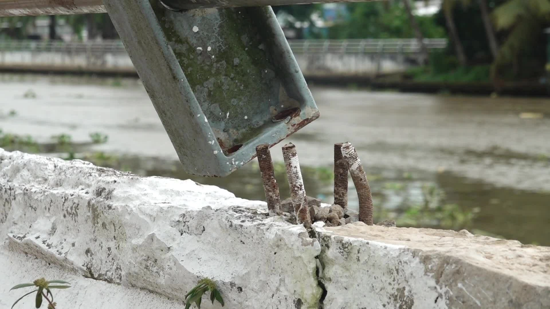 Kè hơn 500 tỷ đồng ở Cần Thơ sụp lún, hư hỏng nặng