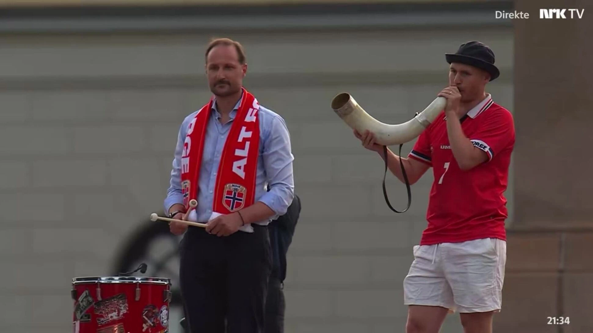 Thủ đô Na Uy 'chèo xuồng viking' đón đội tuyển trở về từ World Cup