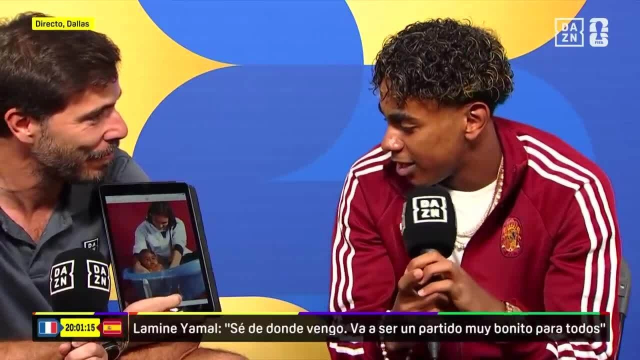 Yamal nhận xét về bức ảnh Messi tắm cho mình lúc bé