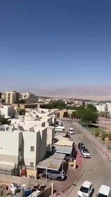 Khói bốc lên tại sân bay ở Jordan