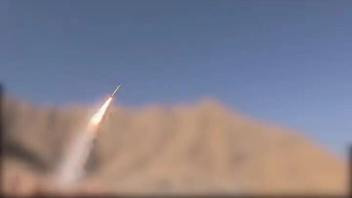 Ảnh vệ tinh nhà chứa máy bay, vòm radar trúng đòn của Iran