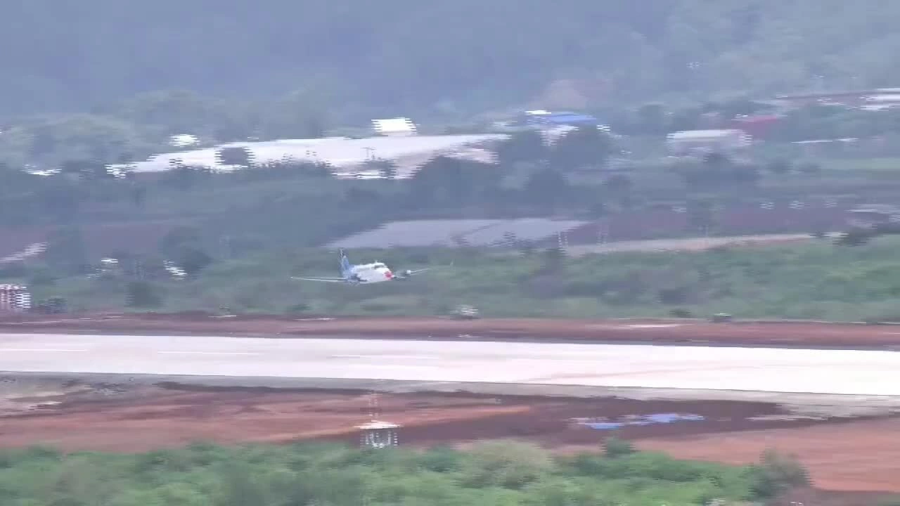 Chuyên cơ Beechcraft B300 bay kiểm tra sân bay Liên Khương