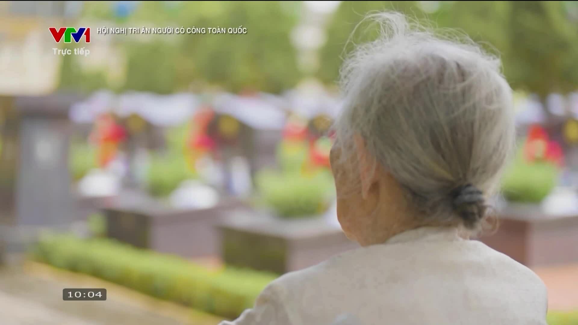 Nước mắt người thân với kỷ vật liệt sĩ