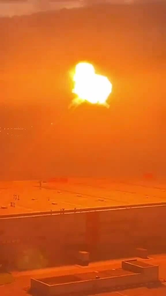 Tổ hợp Pantsir Nga bắn nổ UAV Ukraine đang lao xuống mục tiêu