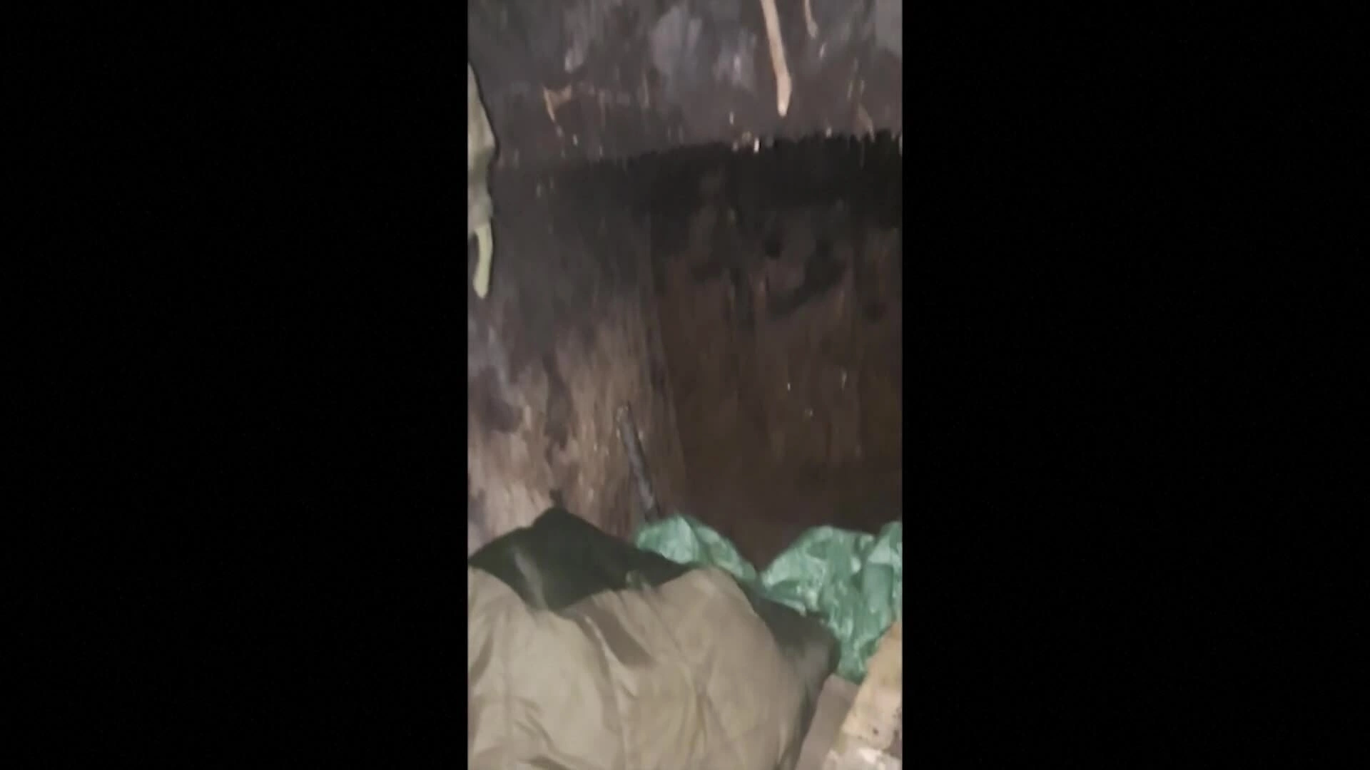 Gần một năm sinh tồn dưới căn hầm tiền tuyến của 'Anh hùng Ukraine'