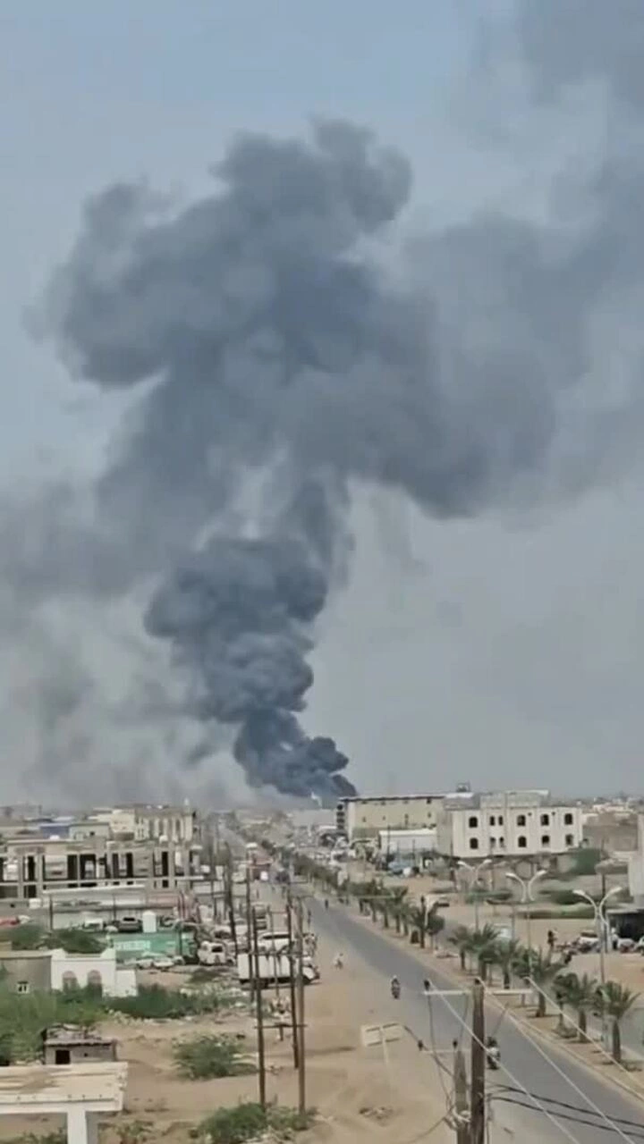 Houthi tuyên bố tấn công nhà máy lọc dầu, lực lượng thân Arab Saudi