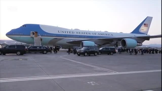 Ông Trump bí mật đổi máy bay trong vài phút thế nào
