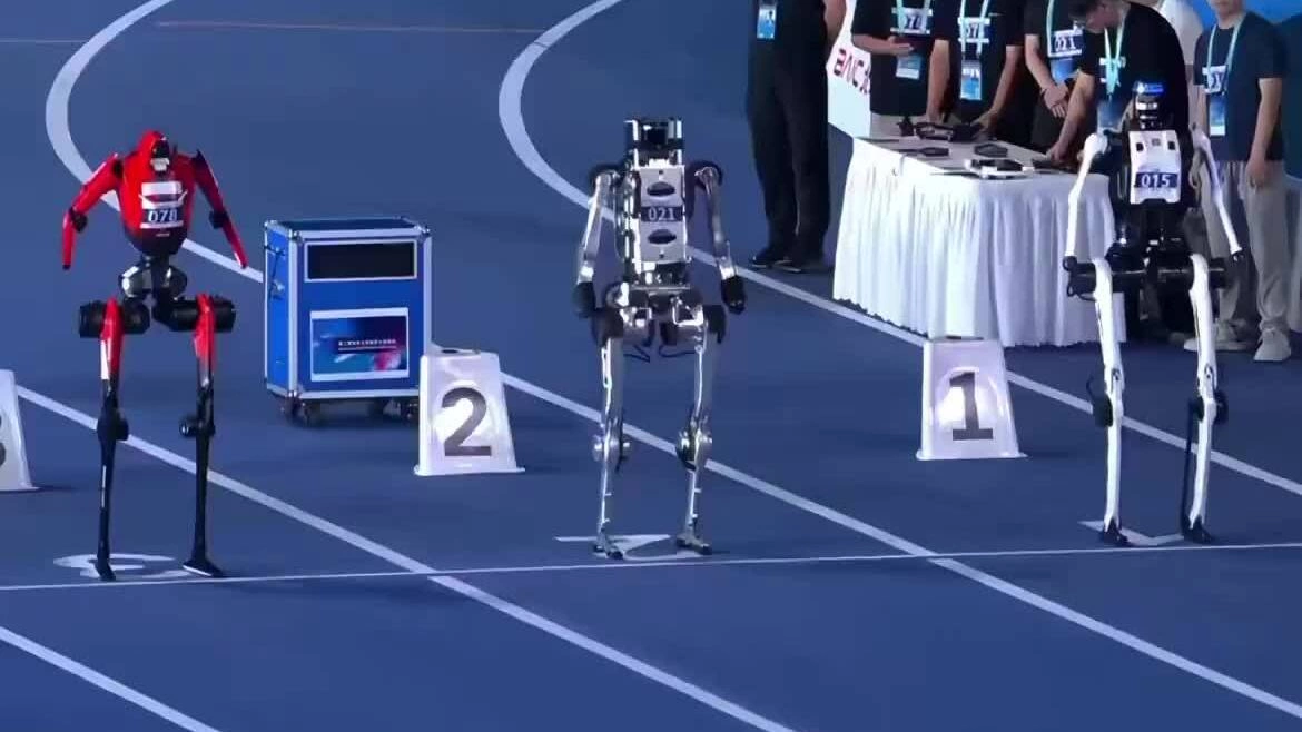 Robot hình người Trung Quốc phá kỷ lục chạy 100m