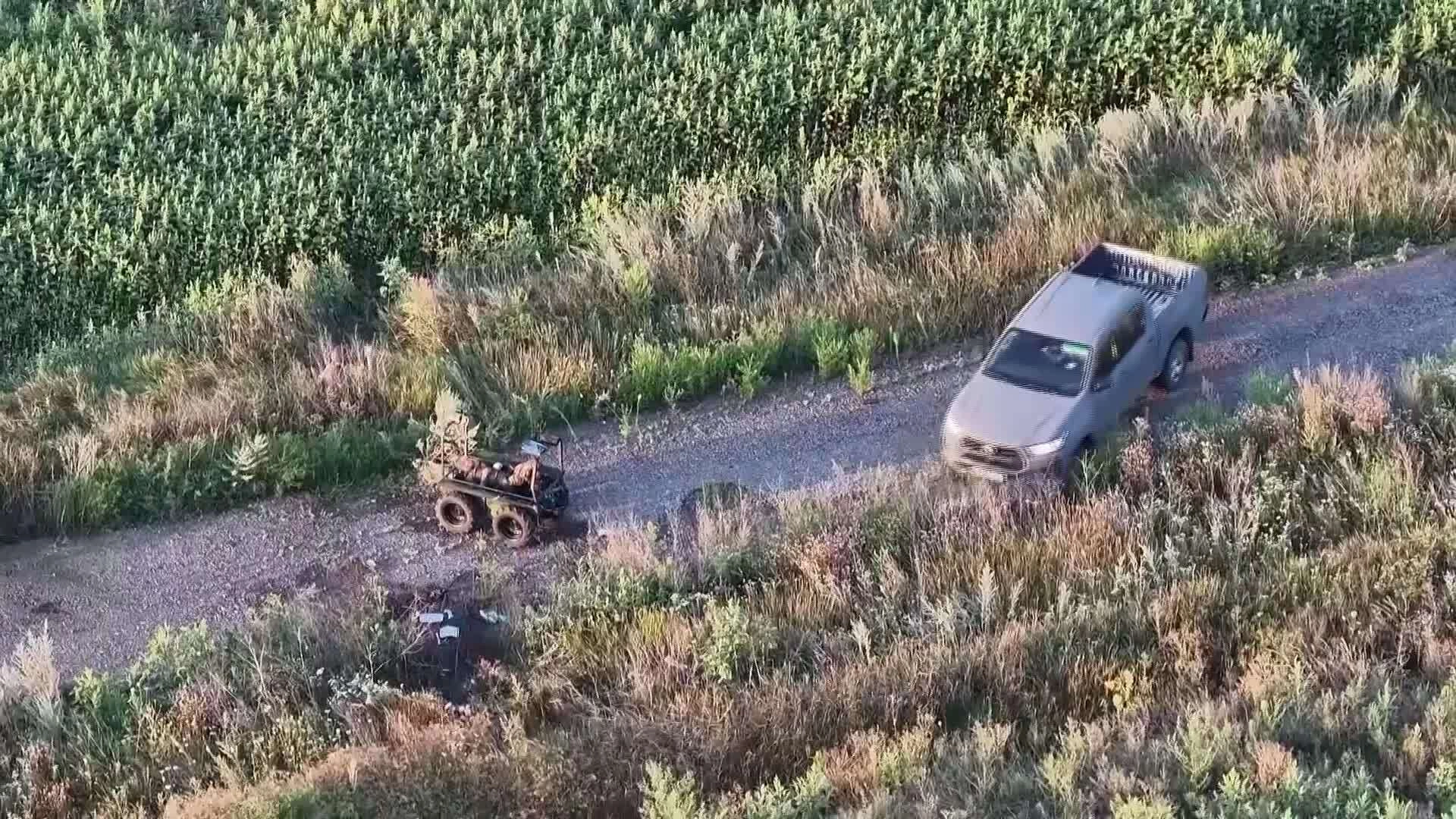 Giây phút lính Ukraine lái xe qua ‘vùng chết’ để cứu đồng đội