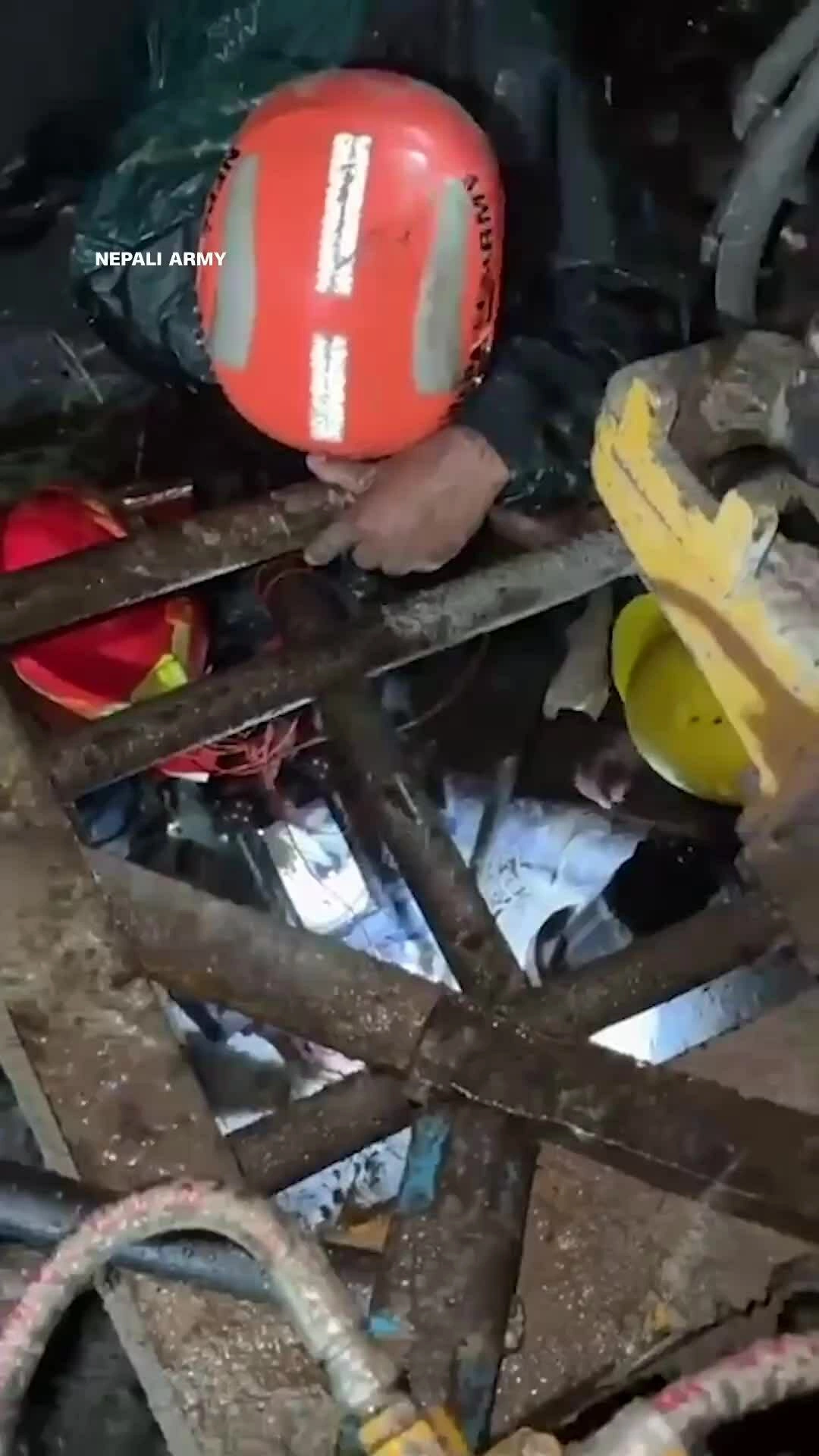 Lực lượng cứu hộ cứu nạn Nepal nỗ lực tiếp cận công nhân mắc kẹt trong đường hầm nhà máy thủy điện