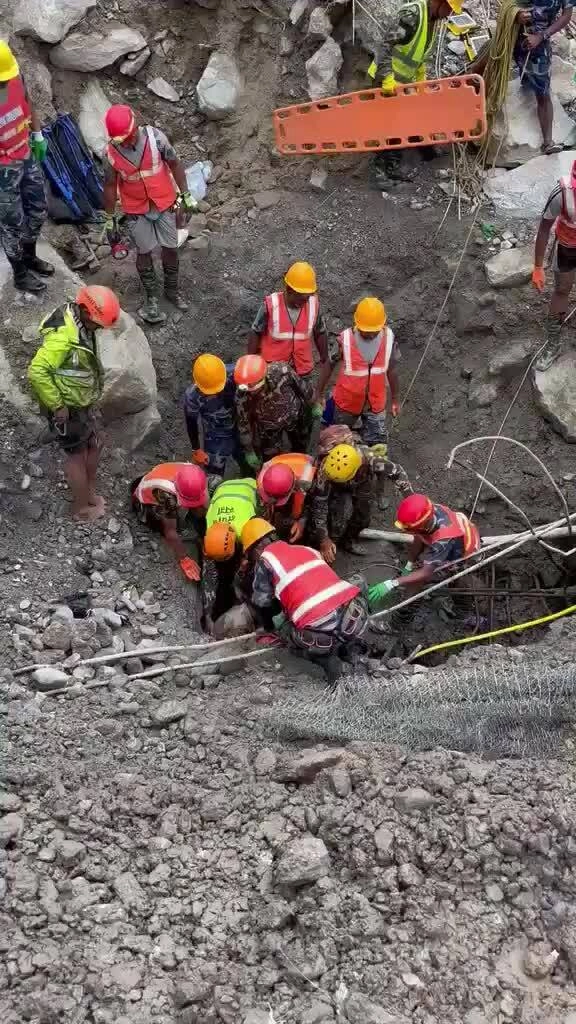 Giải cứu hai công nhân mắc kẹt trong đường hầm Nepal