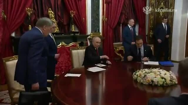Ông Putin gặp 2 đặc phái viên Mỹ, 'trao đổi thẳng thắn' về Ukraine