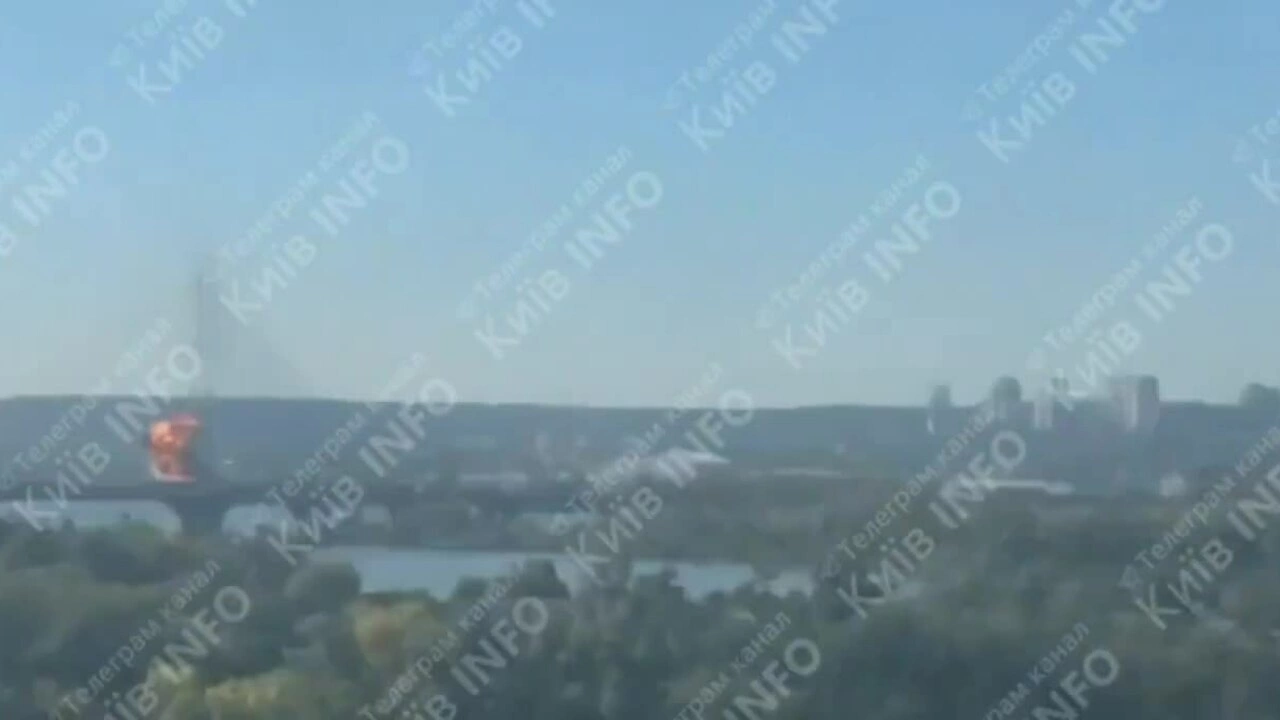 Cầu trọng yếu phía nam Kiev liên tiếp trúng UAV Nga